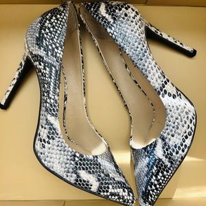 Gianni Bini Snakeskin Heel